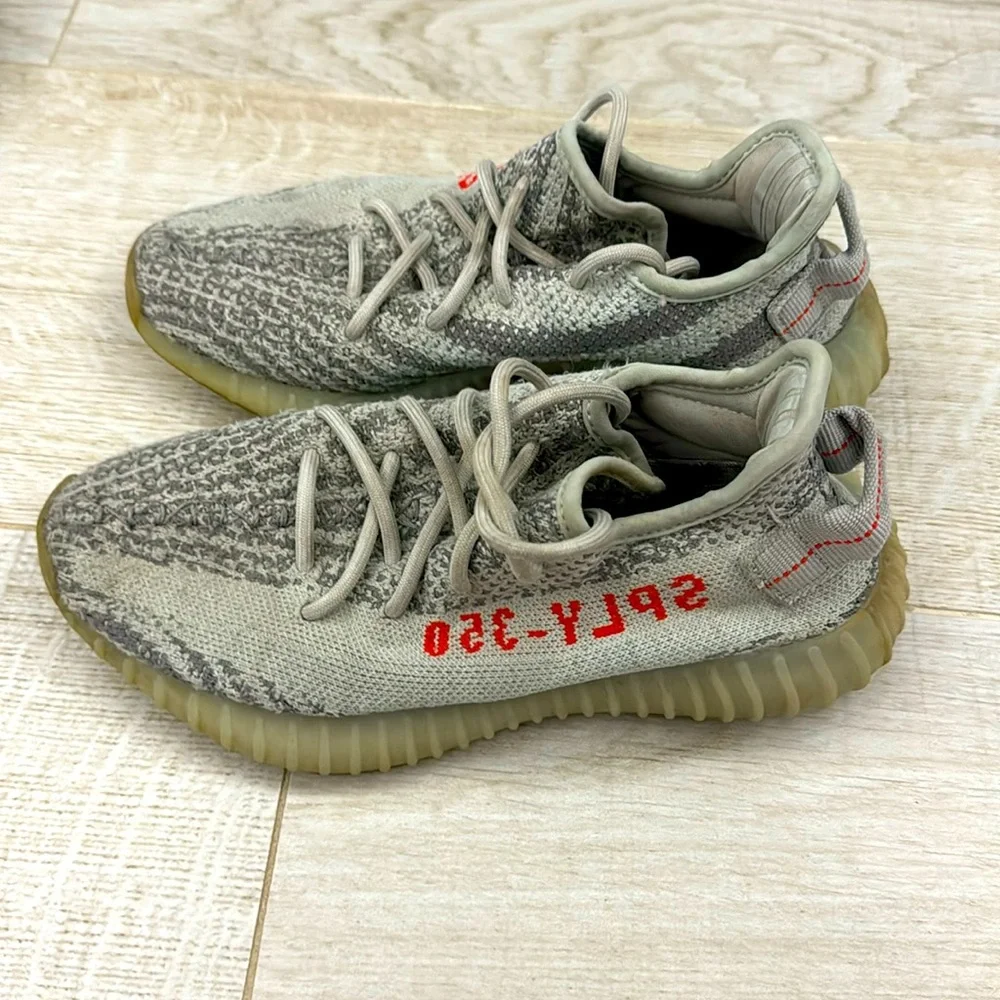 Yeezy 350 V2 Sneaker - Worn 10 times max! size 5 - Picture 1 of 2